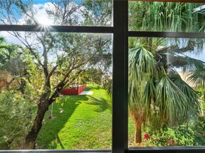 10857 NW 7th St 2417, Miami FL 33172