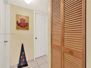 10857 NW 7th St 2417, Miami FL 33172