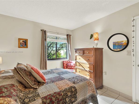 10857 NW 7th St 2417, Miami FL 33172