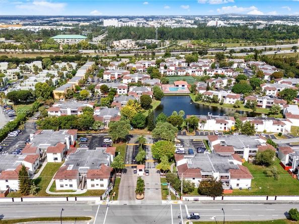 10857 NW 7th St 2417, Miami FL 33172