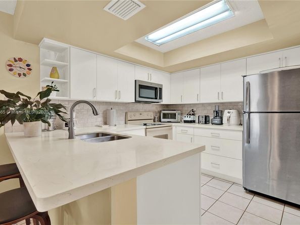 10857 NW 7th St 2417, Miami FL 33172