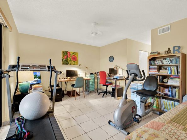 10857 NW 7th St 2417, Miami FL 33172