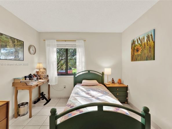 10857 NW 7th St 2417, Miami FL 33172