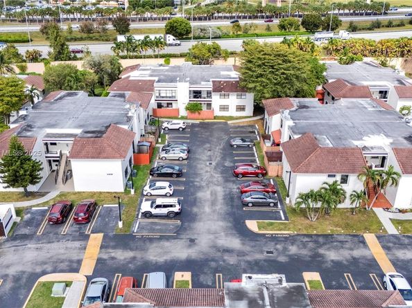 10857 NW 7th St 2417, Miami FL 33172