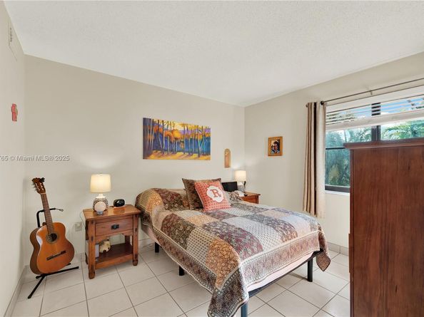 10857 NW 7th St 2417, Miami FL 33172