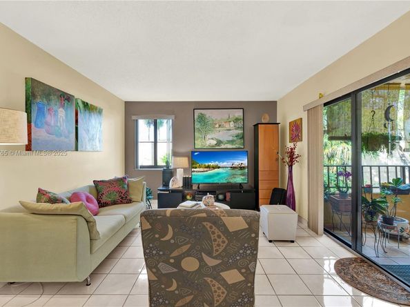 10857 NW 7th St 2417, Miami FL 33172