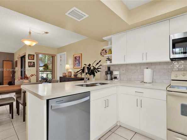 10857 NW 7th St 2417, Miami FL 33172