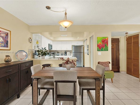 10857 NW 7th St 2417, Miami FL 33172