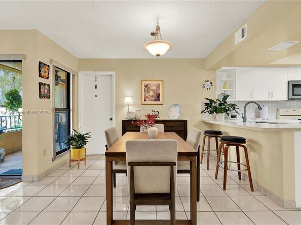 10857 NW 7th St 2417, Miami FL 33172