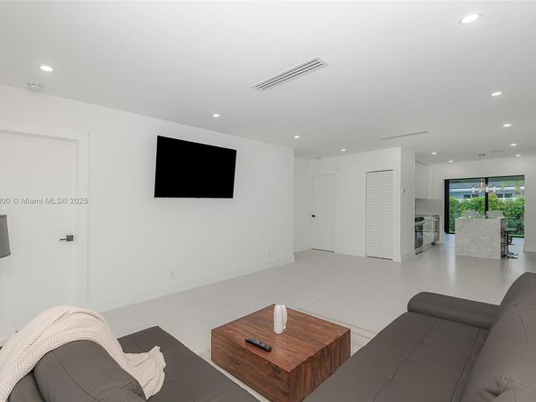 2005 SE 26th Ter, Fort Lauderdale FL 33316