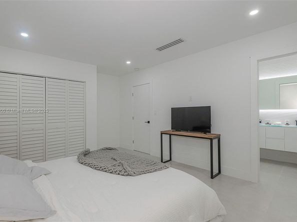 2005 SE 26th Ter, Fort Lauderdale FL 33316