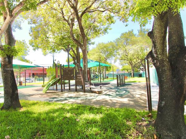 1021 NW 3rd St 201, Miami FL 33128