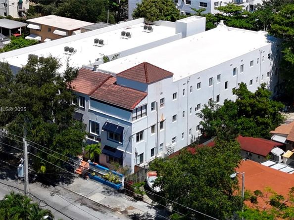 1021 NW 3rd St 201, Miami FL 33128