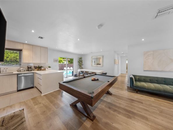 Undisclosed Address #A11858978, Miami FL 33137