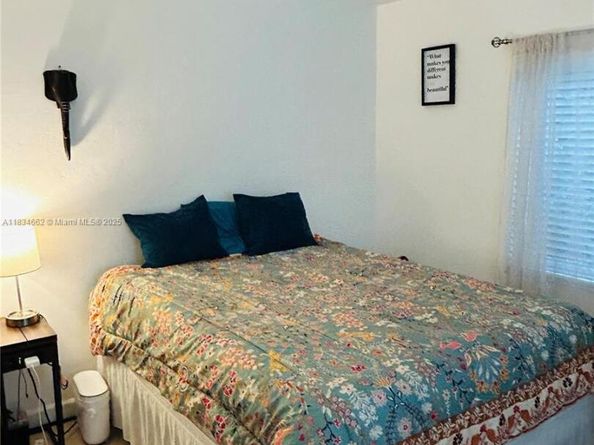 301 NW 146th St, Miami FL 33168