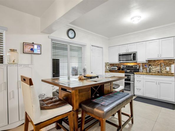 301 NW 146th St, Miami FL 33168