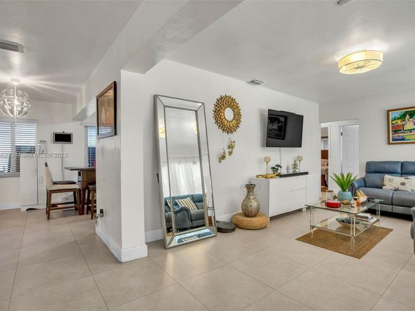 301 NW 146th St, Miami FL 33168