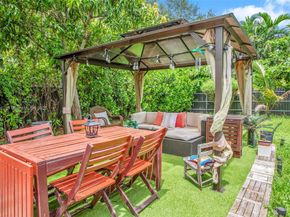 301 NW 146th St, Miami FL 33168