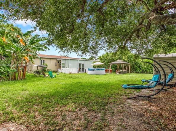 301 NW 146th St, Miami FL 33168