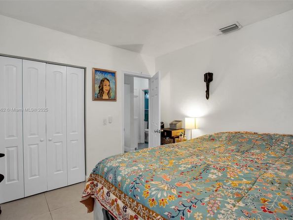 301 NW 146th St, Miami FL 33168