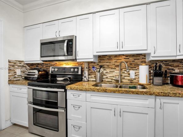 301 NW 146th St, Miami FL 33168