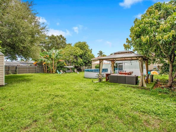 301 NW 146th St, Miami FL 33168