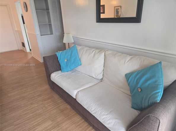 1021 Crystal Lake Dr 207, Deerfield Beach FL 33064
