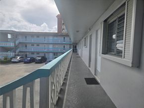 1021 Crystal Lake Dr 207, Deerfield Beach FL 33064