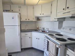 1021 Crystal Lake Dr 207, Deerfield Beach FL 33064