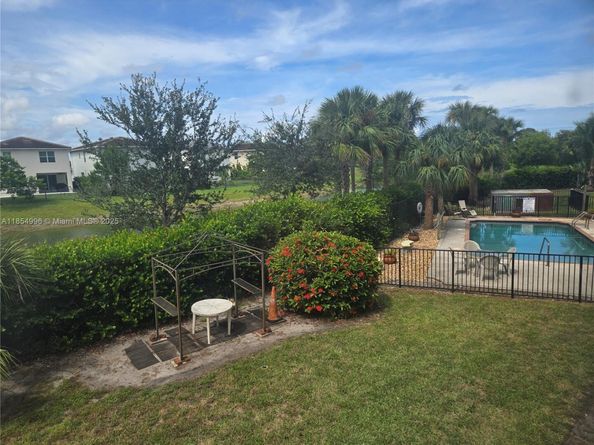 1021 Crystal Lake Dr 207, Deerfield Beach FL 33064