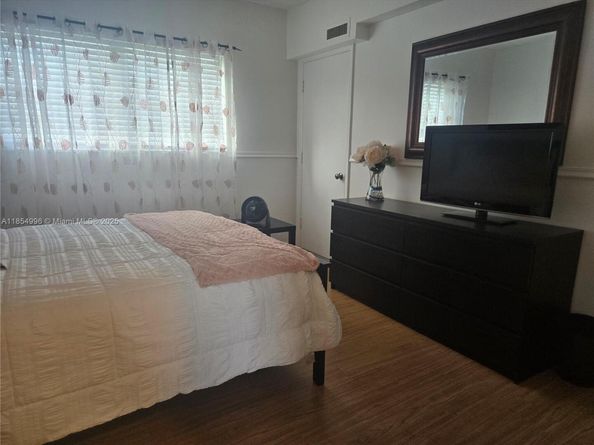 1021 Crystal Lake Dr 207, Deerfield Beach FL 33064
