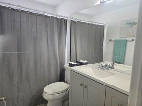 1021 Crystal Lake Dr 207, Deerfield Beach FL 33064