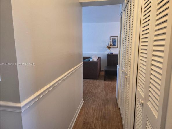 1021 Crystal Lake Dr 207, Deerfield Beach FL 33064