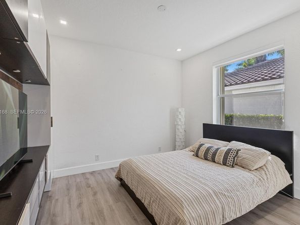 1774 Harbor Pointe Circle, Weston FL 33327