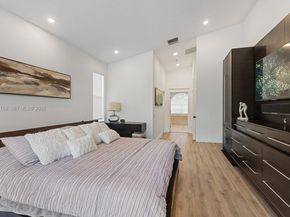 1774 Harbor Pointe Circle, Weston FL 33327