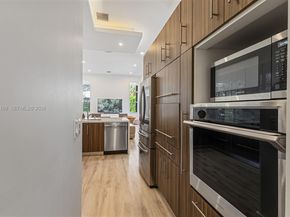 1774 Harbor Pointe Circle, Weston FL 33327