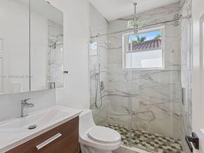 1774 Harbor Pointe Circle, Weston FL 33327