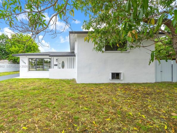 1265 NE 201st Ter, Miami FL 33179