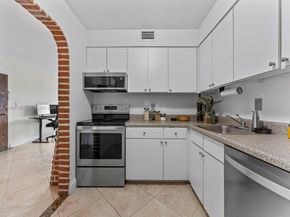 5020 NW 79th Ave 303, Doral FL 33166