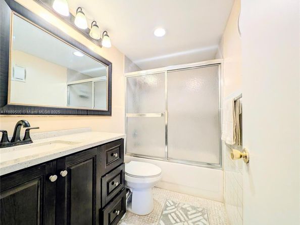 3061 NW 47th Ter 226A, Lauderdale Lakes FL 33313
