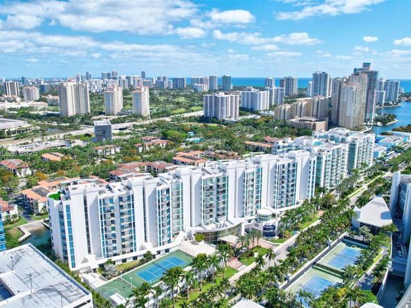 3029 NE 188th St 1021, Aventura FL 33180