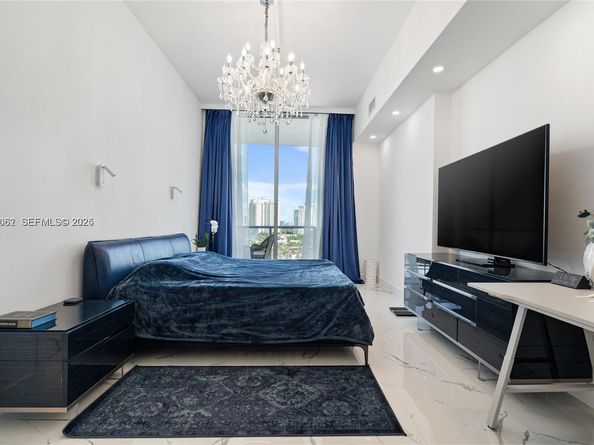 3029 NE 188th St 1021, Aventura FL 33180