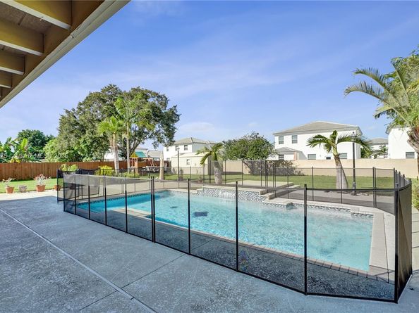 14833 SW 164th Ter, Miami FL 33187