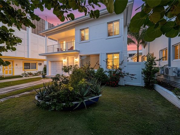 319 Nebraska St, Hollywood FL 33019