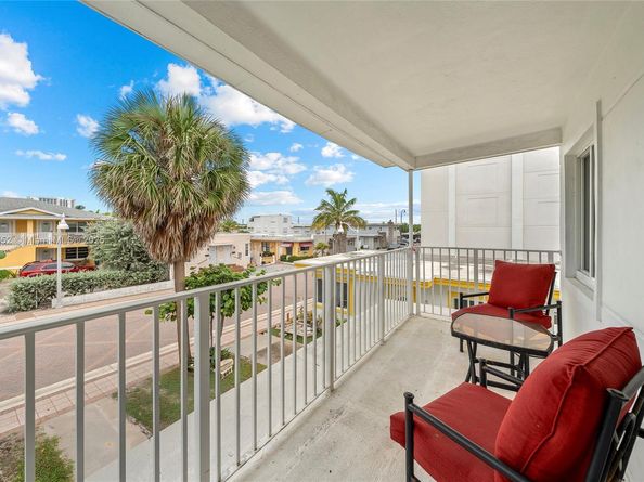 319 Nebraska St, Hollywood FL 33019
