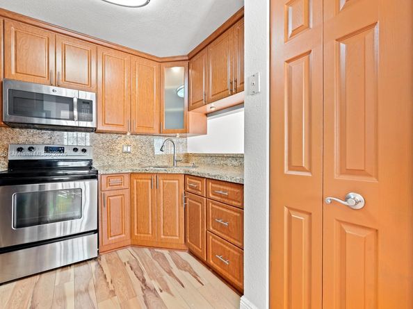 20155 E Oakmont Cir, Hialeah FL 33015