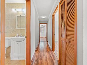 20155 E Oakmont Cir, Hialeah FL 33015