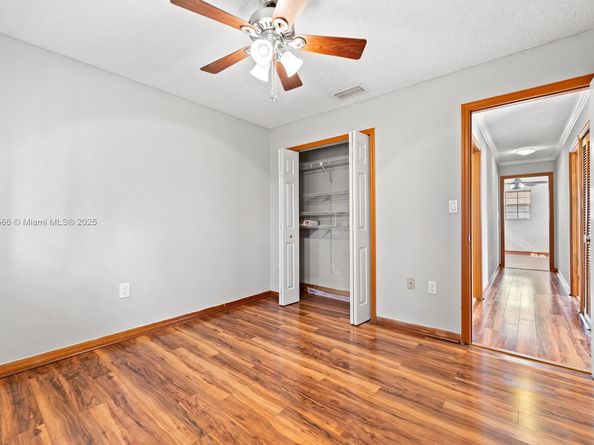 20155 E Oakmont Cir, Hialeah FL 33015