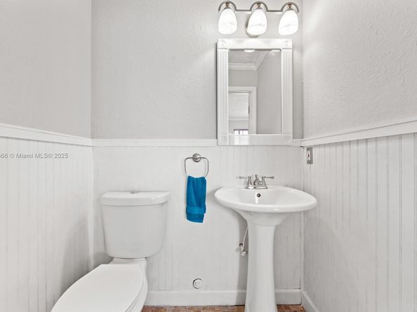 20155 E Oakmont Cir, Hialeah FL 33015