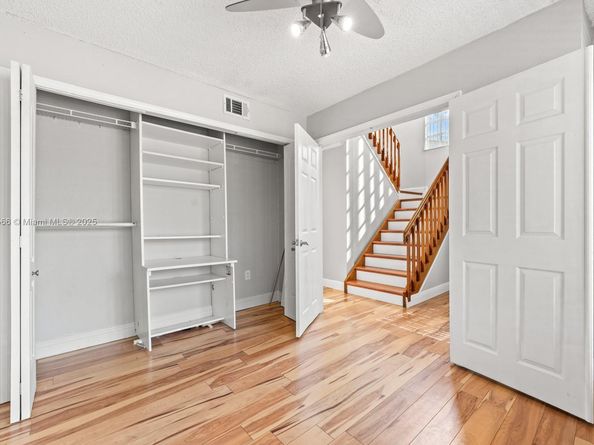 20155 E Oakmont Cir, Hialeah FL 33015